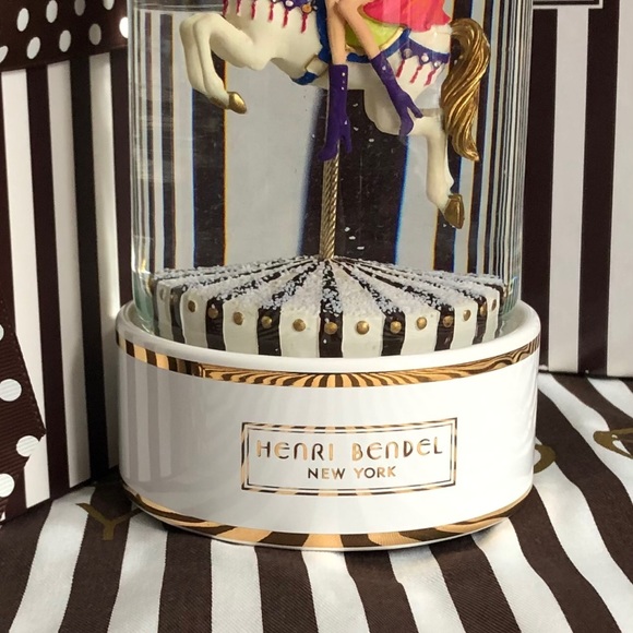 Henri Bendel 2013 Carousel Couture Snowglobe - Picture 4 of 10